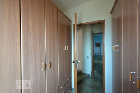 Casa à venda com 554m², 4 quartos e 4 vagas Casa à venda com 554m², 4 quartos e 4 vagasCloset Quarto 1