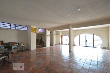 Casa à venda com 554m², 4 quartos e 4 vagas Casa à venda com 554m², 4 quartos e 4 vagasSalão