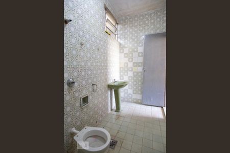 Casa para alugar com 300m², 8 quartos e 1 vaga Casa para alugar com 300m², 8 quartos e 1 vagaBanheiro da Suíte 1