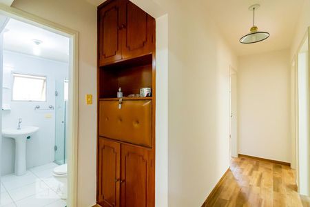 Corredor dos Quartos de apartamento à venda com 3 quartos, 105m² em Aclimação, São Paulo