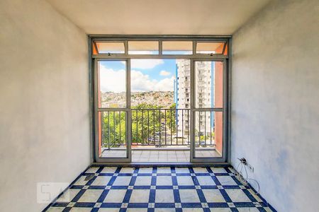 Sala de apartamento à venda com 2 quartos, 56m² em Taboão, Diadema