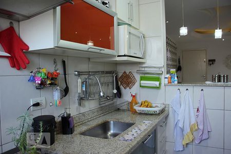 Apartamento à venda com 70m², 3 quartos e 2 vagasCozinha 