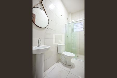 Banheiro de apartamento para alugar com 1 quarto, 50m² em Parque Assunção, Taboão da Serra