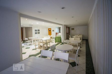 Apartamento à venda com 50m², 1 quarto e 1 vaga Apartamento à venda com 50m², 1 quarto e 1 vagaÁrea comum - Salão de festas