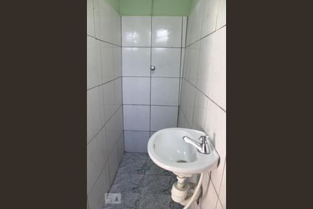 Banheiro de casa para alugar com 1 quarto, 36m² em Vila Verde, São Paulo
