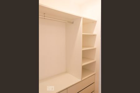 Apartamento à venda com 67m², 1 quarto e 1 vaga Apartamento à venda com 67m², 1 quarto e 1 vagaCloset da Suíte