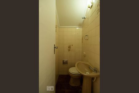 Lavabo de casa para alugar com 3 quartos, 160m² em Vila Firmiano Pinto, São Paulo