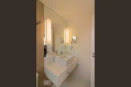 Studio para alugar com 29m², 1 quarto e 1 vaga Studio para alugar com 29m², 1 quarto e 1 vagaBanheiro