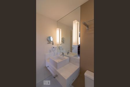 Banheiro de kitnet/studio para alugar com 1 quarto, 29m² em Vila Olímpia, São Paulo