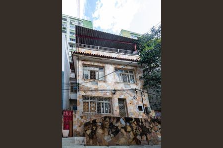 Casa à venda com 203m², 4 quartos e sem vaga Casa à venda com 203m², 4 quartos e sem vagaFachada