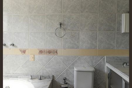 Apartamento à venda com 250m², 4 quartos e 4 vagasBanheiro da Suíte 2