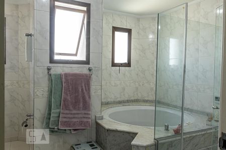 Apartamento à venda com 250m², 4 quartos e 4 vagasBanheiro da Suíte 3