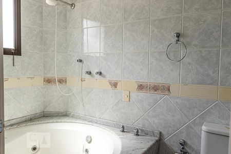 Apartamento à venda com 250m², 4 quartos e 4 vagasBanheiro da Suíte 2