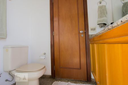 Apartamento à venda com 230m², 5 quartos e 4 vagasBanheiro - Suíte 2