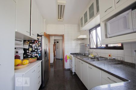 Apartamento à venda com 230m², 5 quartos e 4 vagasCozinha