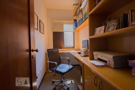 Apartamento à venda com 230m², 5 quartos e 4 vagasQuarto/Escritório