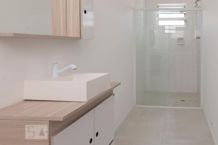 Casa de condomínio para alugar com 300m², 3 quartos e 3 vagas Casa de condomínio para alugar com 300m², 3 quartos e 3 vagasBanheiro Suíte 1