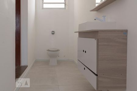 Casa de condomínio para alugar com 300m², 3 quartos e 3 vagas Casa de condomínio para alugar com 300m², 3 quartos e 3 vagasBanheiro Suíte 1