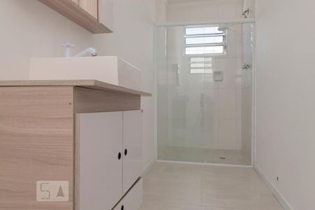 Casa de condomínio para alugar com 300m², 3 quartos e 3 vagas Casa de condomínio para alugar com 300m², 3 quartos e 3 vagasBanheiro Suíte 1