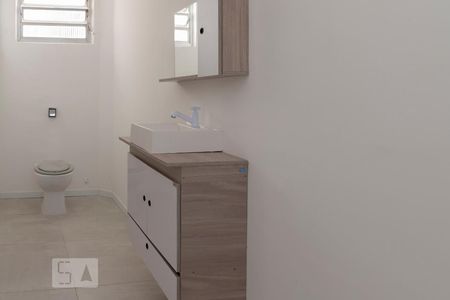 Casa de condomínio para alugar com 300m², 3 quartos e 3 vagas Casa de condomínio para alugar com 300m², 3 quartos e 3 vagasBanheiro Suíte 1