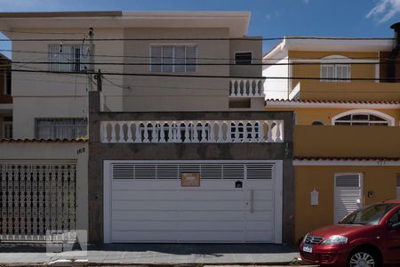 Casa de condomínio para alugar com 300m², 3 quartos e 3 vagas Casa de condomínio para alugar com 300m², 3 quartos e 3 vagasFachada