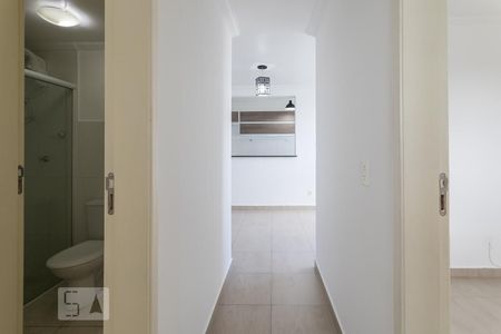 Corredor  de apartamento para alugar com 2 quartos, 54m² em Vila Mogilar, Mogi das Cruzes