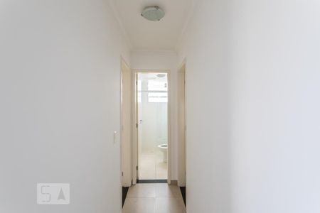Corredor  de apartamento para alugar com 2 quartos, 54m² em Vila Mogilar, Mogi das Cruzes