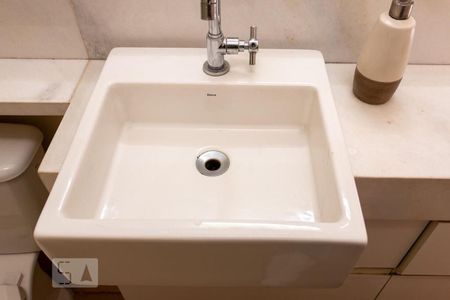 Casa à venda com 150m², 5 quartos e sem vagaPia do banheiro 1