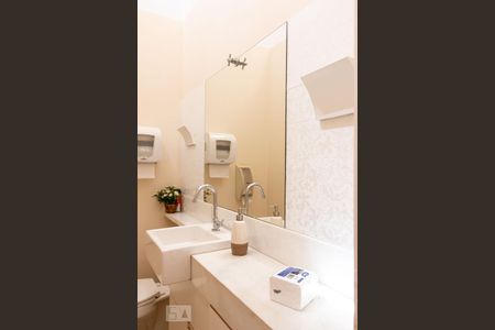 Casa à venda com 150m², 5 quartos e sem vagaBanheiro 1