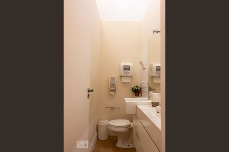 Casa à venda com 150m², 5 quartos e sem vagaBanheiro 1