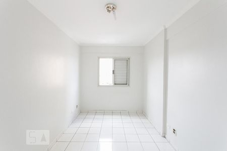 Quarto 1 de apartamento para alugar com 2 quartos, 53m² em Vila Antonieta, São Paulo