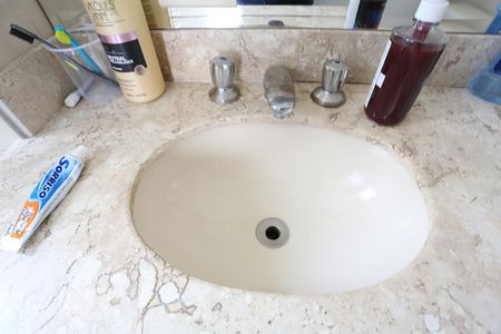 Apartamento à venda com 76m², 3 quartos e 2 vagasBanheiro da Suíte - Torneira