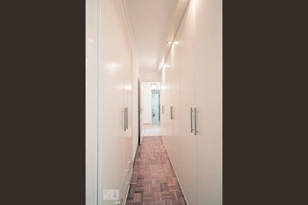 Apartamento à venda com 156m², 3 quartos e 2 vagas Apartamento à venda com 156m², 3 quartos e 2 vagasCloset da Suite