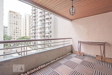 Apartamento à venda com 156m², 3 quartos e 2 vagas Apartamento à venda com 156m², 3 quartos e 2 vagasVaranda
