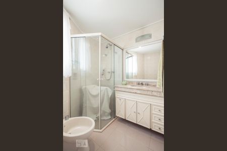 Apartamento à venda com 156m², 3 quartos e 2 vagas Apartamento à venda com 156m², 3 quartos e 2 vagasBanheiro da Suite