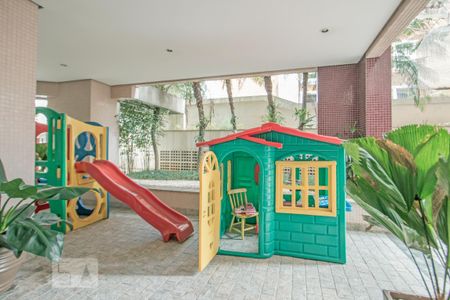 Apartamento à venda com 156m², 3 quartos e 2 vagas Apartamento à venda com 156m², 3 quartos e 2 vagasPlayground