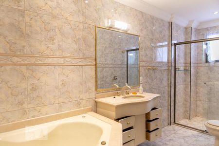 Apartamento para alugar com 219m², 4 quartos e 3 vagas Apartamento para alugar com 219m², 4 quartos e 3 vagasBanheiro da suíte 2