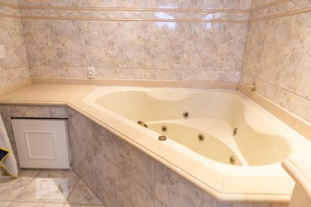 Apartamento para alugar com 219m², 4 quartos e 3 vagas Apartamento para alugar com 219m², 4 quartos e 3 vagasBanheira