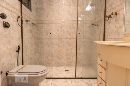 Apartamento para alugar com 219m², 4 quartos e 3 vagas Apartamento para alugar com 219m², 4 quartos e 3 vagasBanheiro da suíte 2