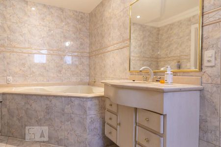 Apartamento para alugar com 219m², 4 quartos e 3 vagas Apartamento para alugar com 219m², 4 quartos e 3 vagasBanheiro da suíte 2