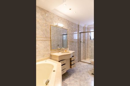 Apartamento para alugar com 219m², 4 quartos e 3 vagas Apartamento para alugar com 219m², 4 quartos e 3 vagasBanheiro da suíte 2