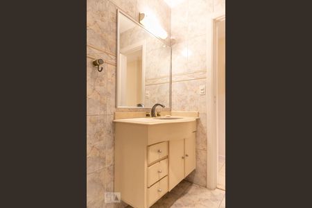 Apartamento para alugar com 219m², 4 quartos e 3 vagas Apartamento para alugar com 219m², 4 quartos e 3 vagasBanheiro