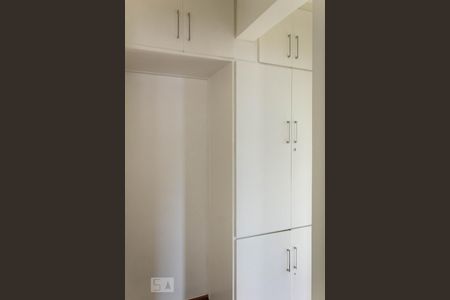 Apartamento à venda com 74m², 2 quartos e 1 vagaArmário Corredor