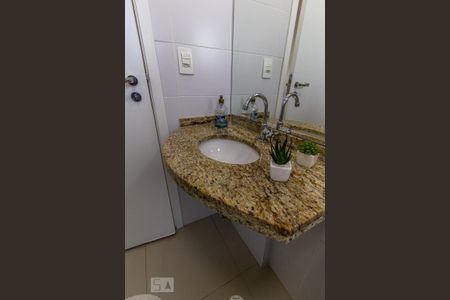 Detalhe do Banheiro de apartamento para alugar com 2 quartos, 54m² em Jardim Oswaldo Cruz, São José dos Campos