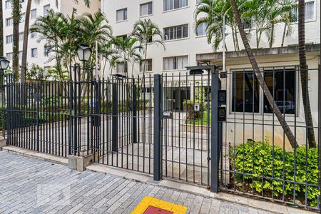 Apartamento para alugar com 100m², 3 quartos e 1 vaga Apartamento para alugar com 100m², 3 quartos e 1 vagaFachada