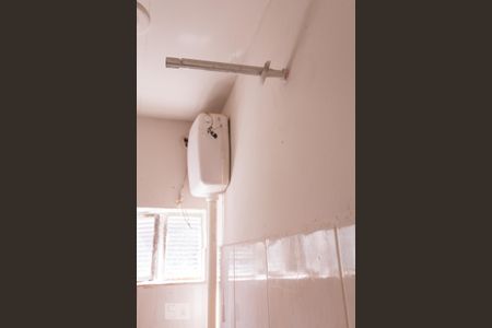 Banheiro de kitnet/studio para alugar com 1 quarto, 14m² em Alto da Lapa, São Paulo