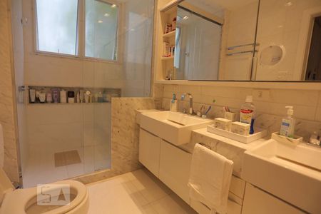 Banheiro da Suíte 1 de apartamento à venda com 3 quartos, 180m² em Ipanema, Rio de Janeiro