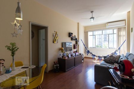 Sala de Apartamento com 2 quartos, 86m² Humaitá