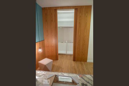 Apartamento para alugar com 72m², 2 quartos e 1 vagaCloset