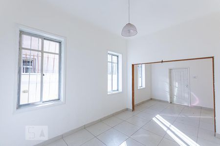 Casa para alugar com 120m², 4 quartos e 1 vaga Casa para alugar com 120m², 4 quartos e 1 vagaSala